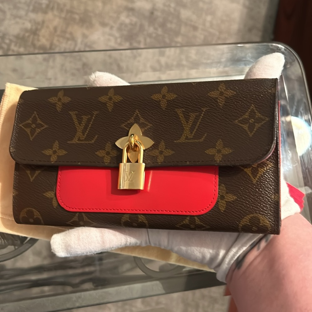 ❌SOLD❌Louis Vuitton Monogram Coquelicot flower lock wallet Box, ribbon &Dust bag - Picture 12 of 16